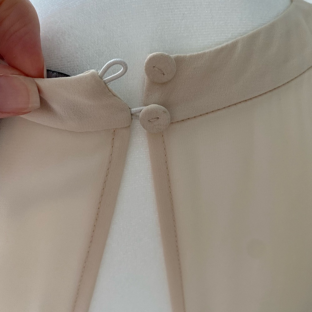 BCBGMAXAZRIA Dress. Size 2. Blush, halter, pleated, Midi dress. - Picture 8 of 9